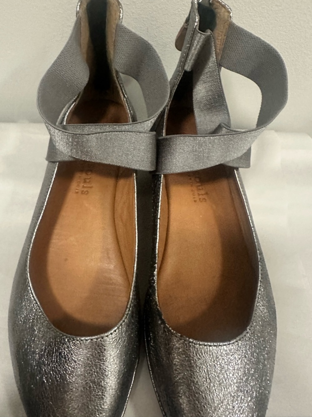 GENTLE SOULS Lisa Leather Shoes
KENNETH COLE 8 Silver Ankle
Wrap Wedge Peep Toe - Picture 11 of 16